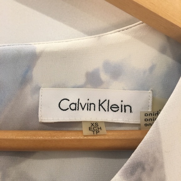 CK shirt size XS but more like a S - Picture 2 of 2